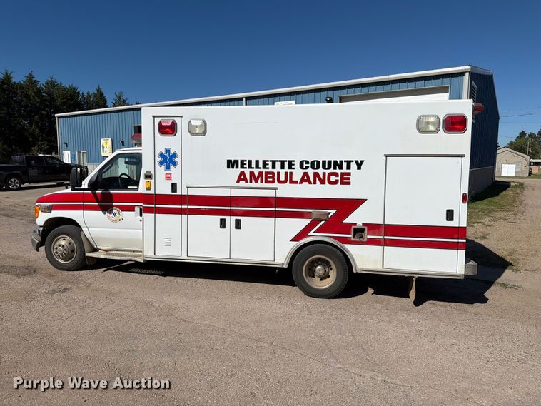 image for item ER1883 2003 Ford E450 ambulance