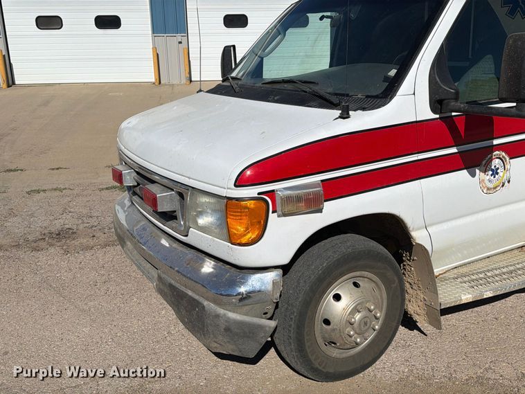 image for item ER1883 2003 Ford E450 ambulance