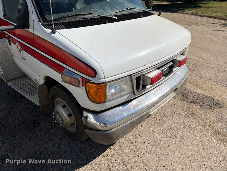 image for item ER1883 2003 Ford E450 ambulance