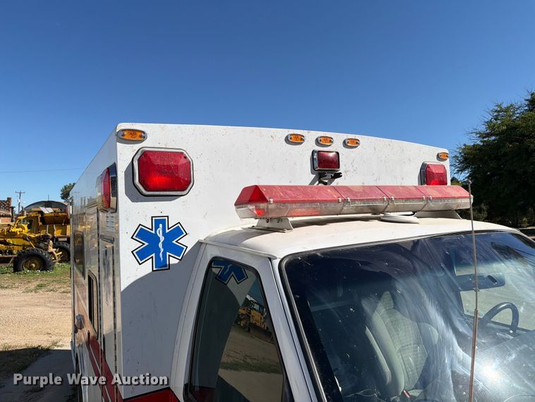 image for item ER1883 2003 Ford E450 ambulance
