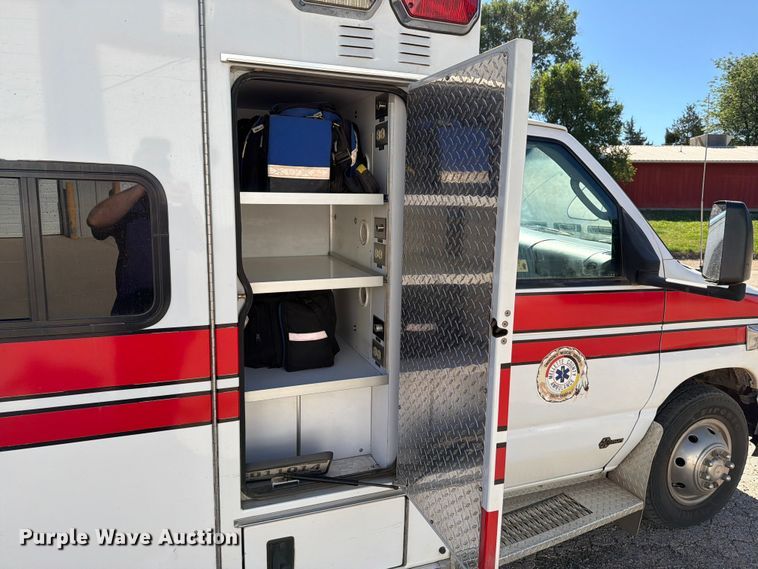 image for item ER1883 2003 Ford E450 ambulance