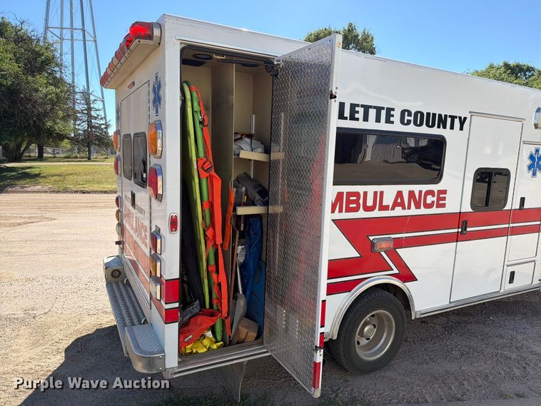 image for item ER1883 2003 Ford E450 ambulance