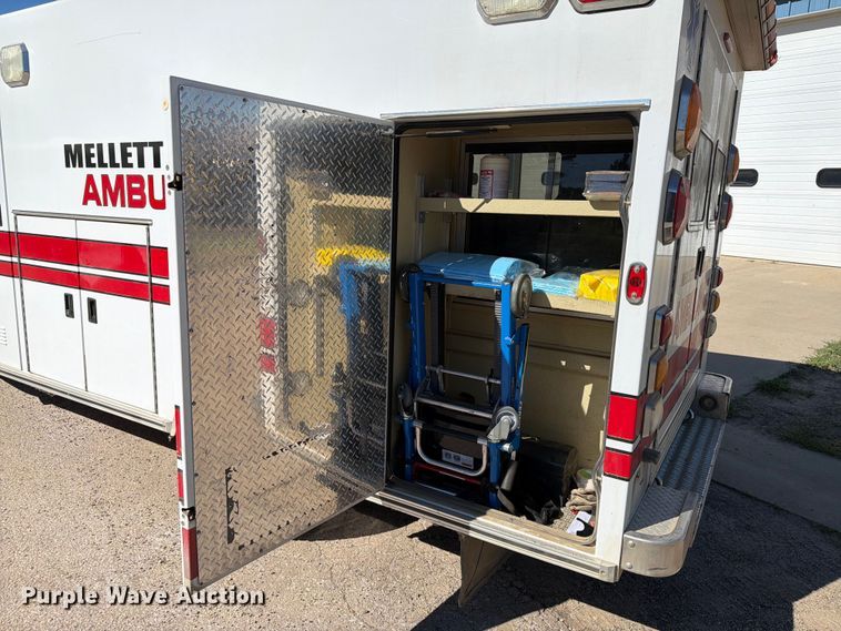 image for item ER1883 2003 Ford E450 ambulance
