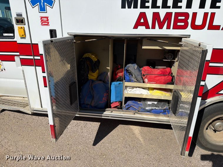 image for item ER1883 2003 Ford E450 ambulance