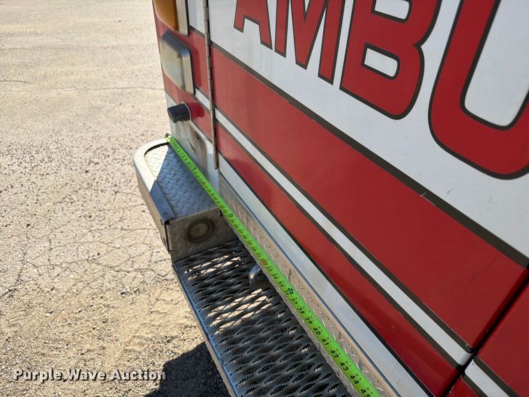 image for item ER1883 2003 Ford E450 ambulance