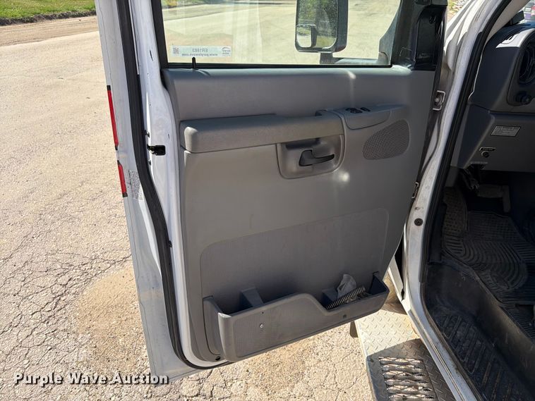 image for item ER1883 2003 Ford E450 ambulance