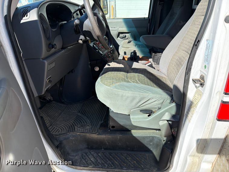 image for item ER1883 2003 Ford E450 ambulance