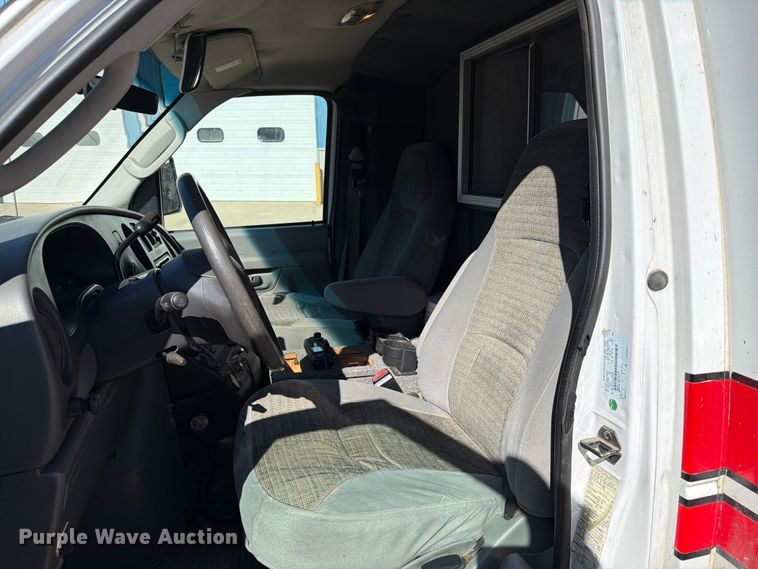 image for item ER1883 2003 Ford E450 ambulance