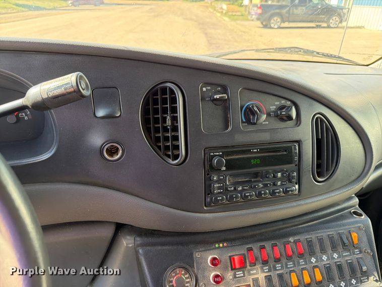 image for item ER1883 2003 Ford E450 ambulance