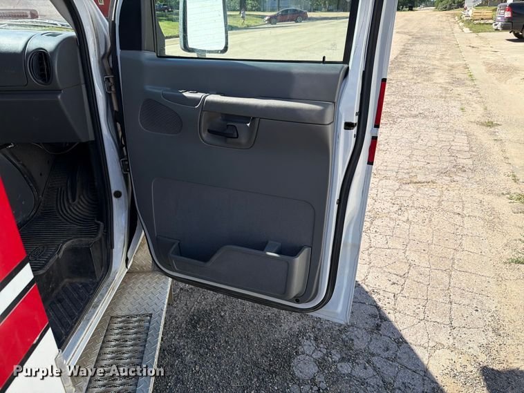 image for item ER1883 2003 Ford E450 ambulance