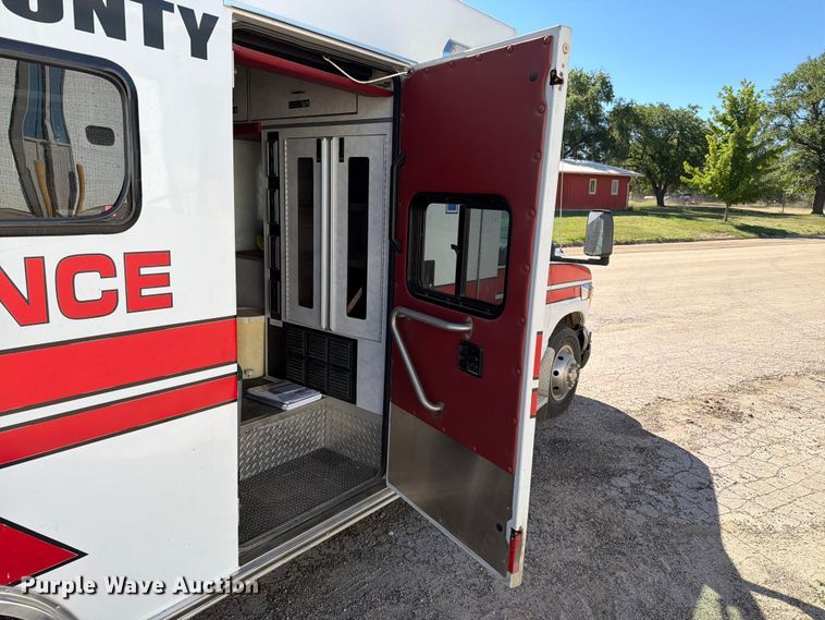 image for item ER1883 2003 Ford E450 ambulance
