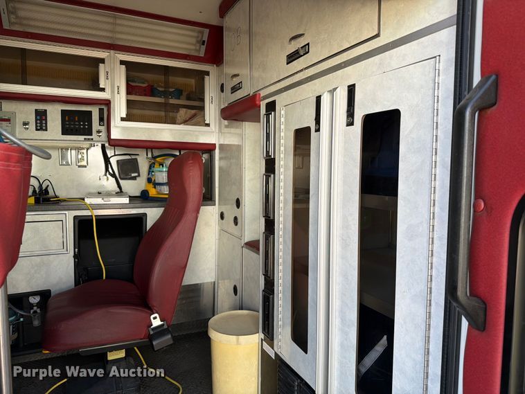 image for item ER1883 2003 Ford E450 ambulance