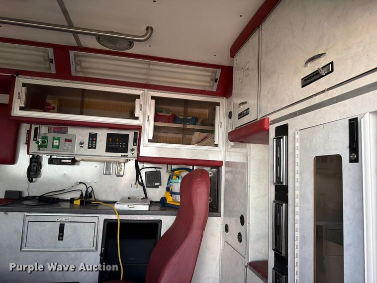 image for item ER1883 2003 Ford E450 ambulance