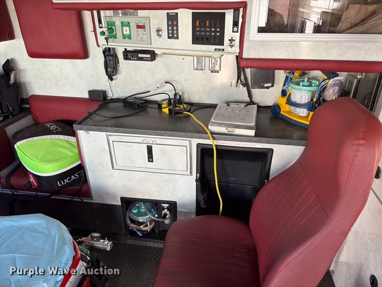 image for item ER1883 2003 Ford E450 ambulance