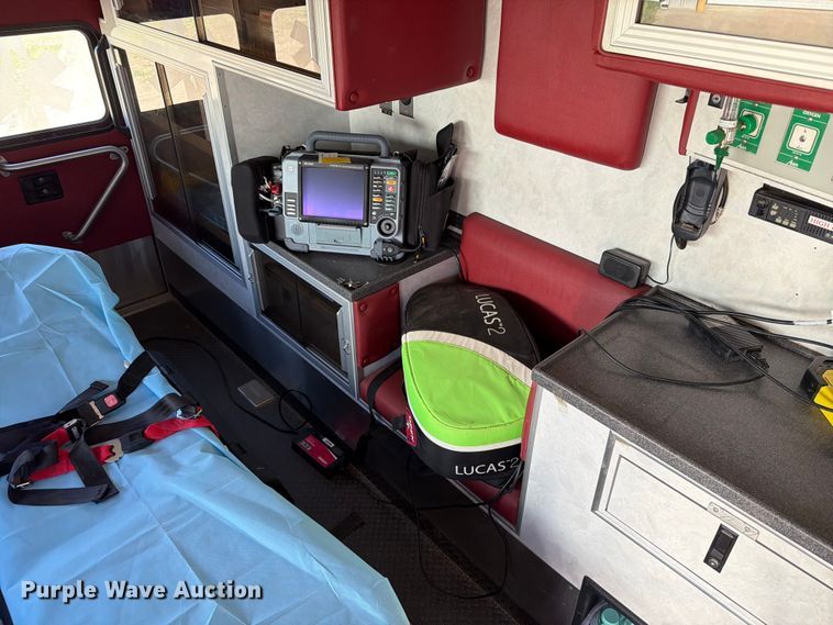 image for item ER1883 2003 Ford E450 ambulance