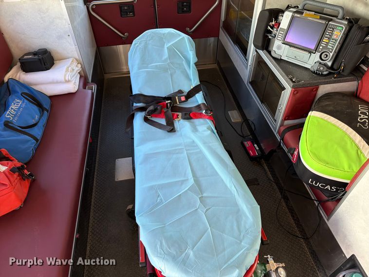 image for item ER1883 2003 Ford E450 ambulance