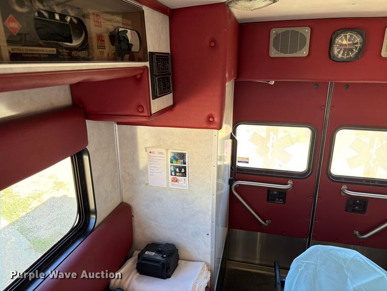 image for item ER1883 2003 Ford E450 ambulance