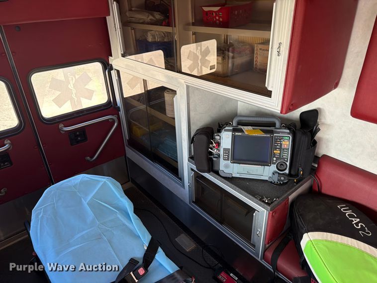 image for item ER1883 2003 Ford E450 ambulance