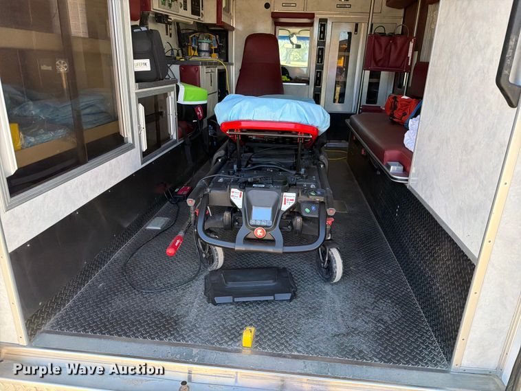 image for item ER1883 2003 Ford E450 ambulance