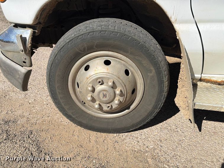 image for item ER1883 2003 Ford E450 ambulance