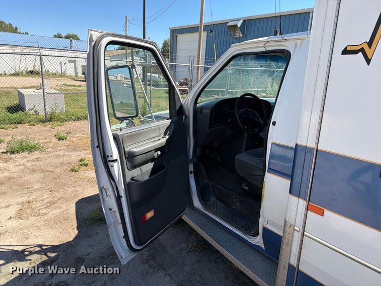 image for item ER1884 1995 Ford E350 ambulance
