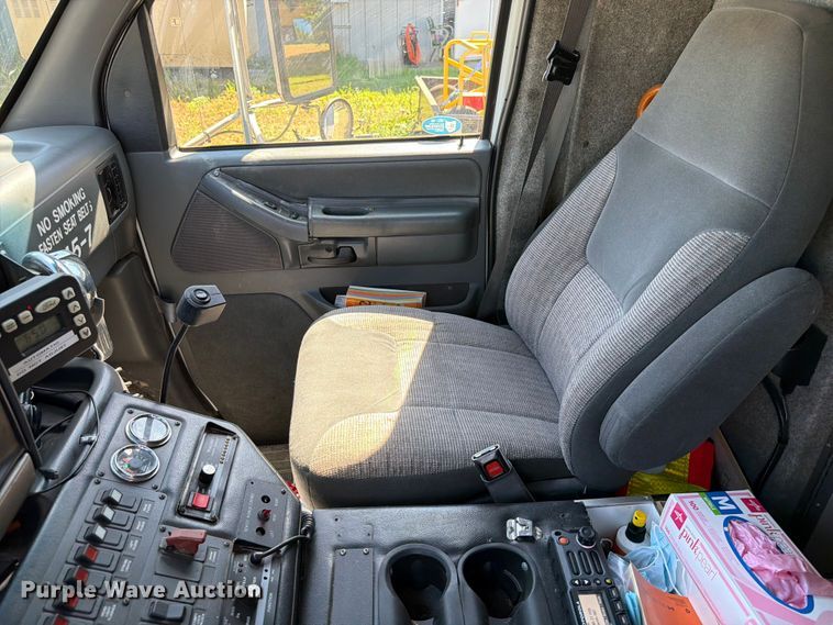 image for item ER1884 1995 Ford E350 ambulance