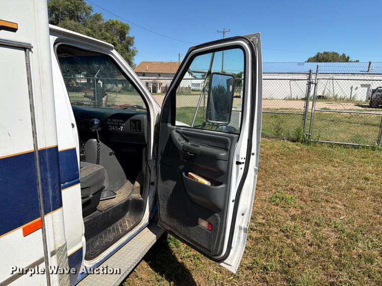 image for item ER1884 1995 Ford E350 ambulance
