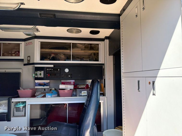 image for item ER1884 1995 Ford E350 ambulance