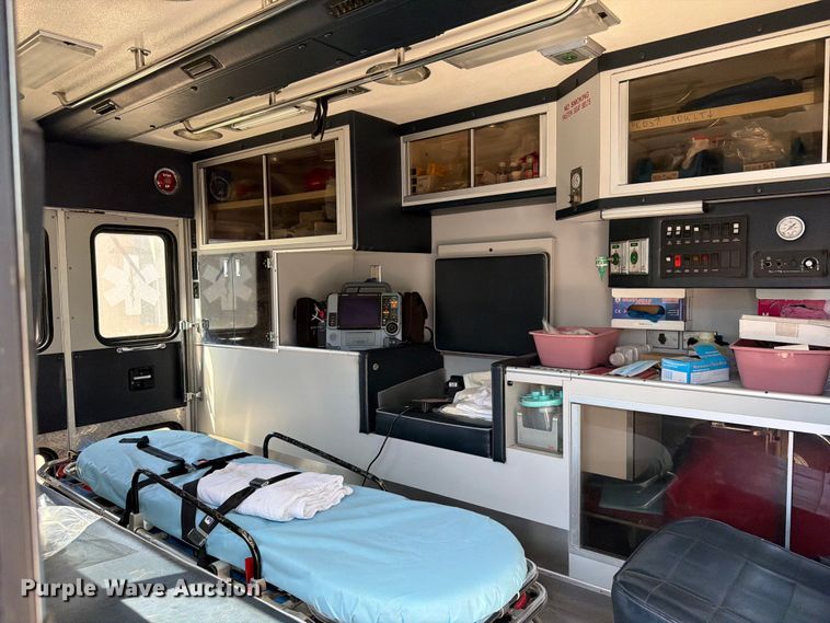 image for item ER1884 1995 Ford E350 ambulance