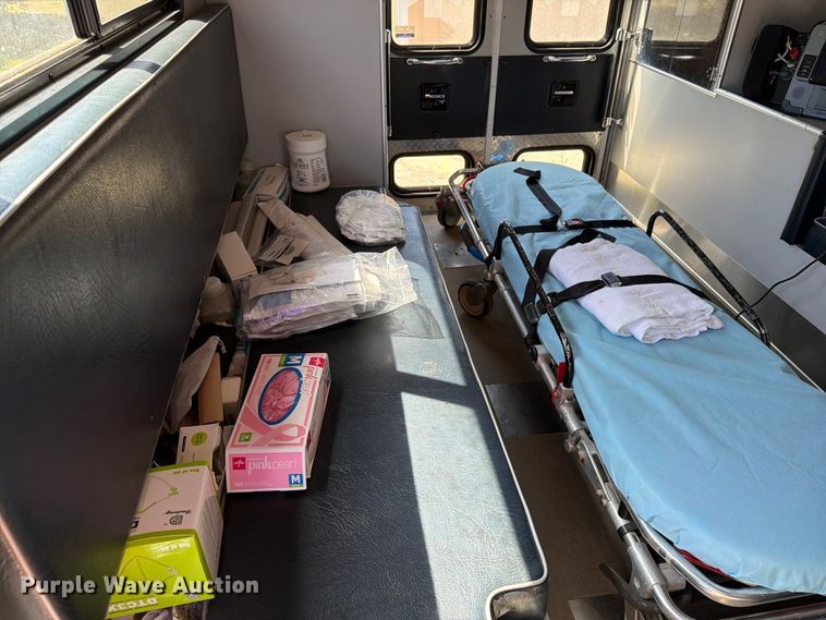 image for item ER1884 1995 Ford E350 ambulance