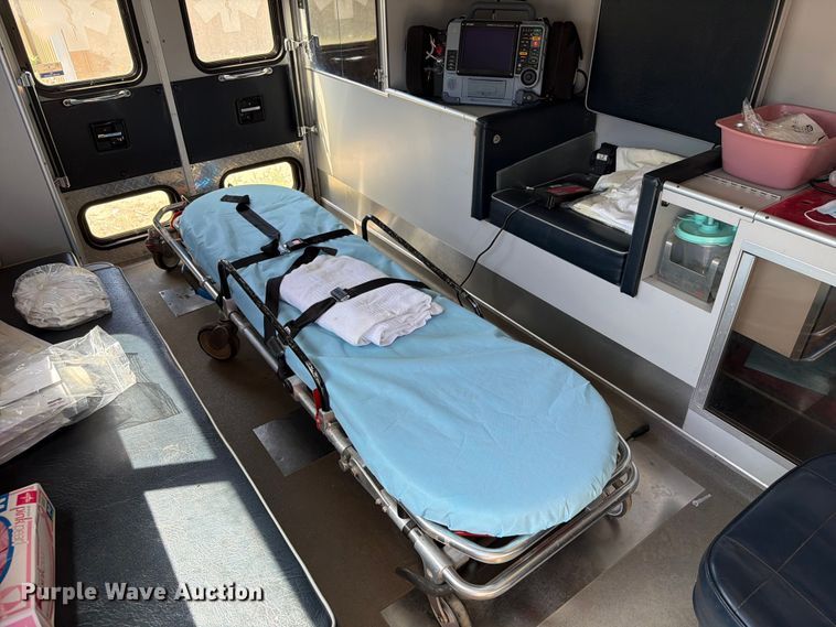 image for item ER1884 1995 Ford E350 ambulance