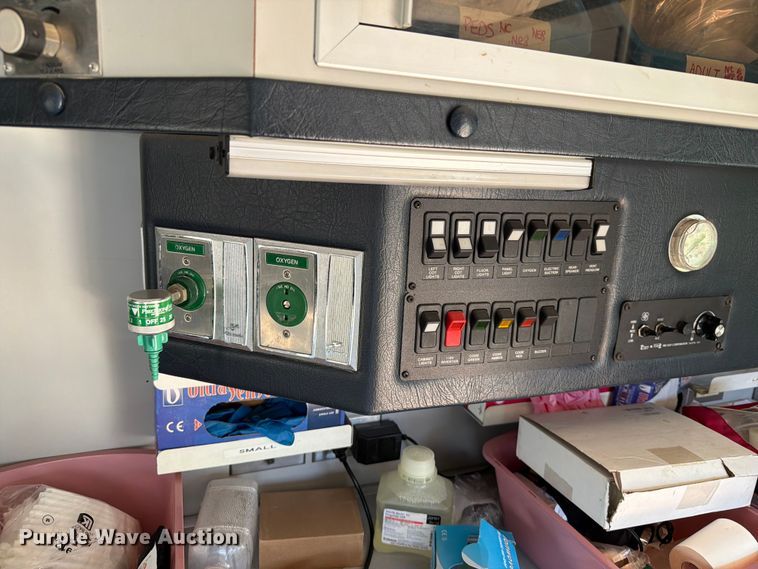 image for item ER1884 1995 Ford E350 ambulance