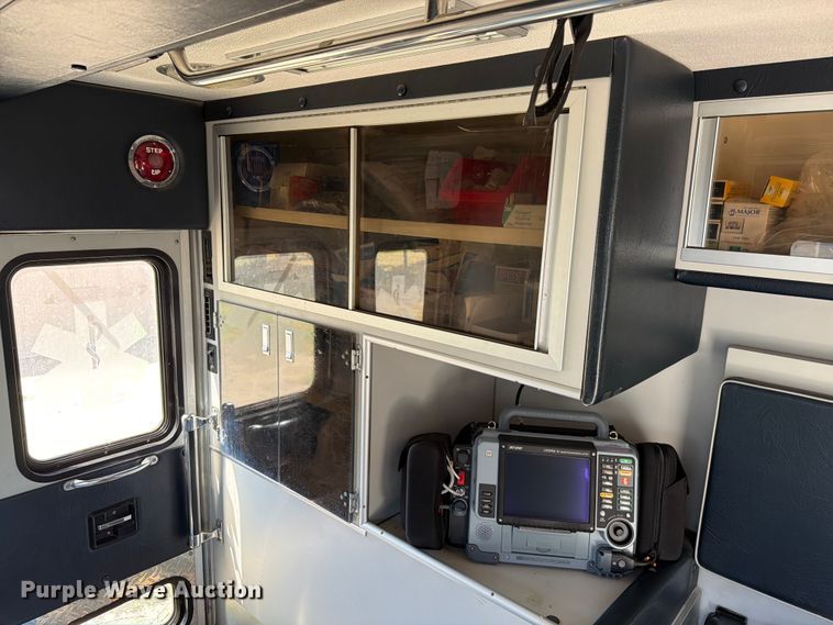 image for item ER1884 1995 Ford E350 ambulance