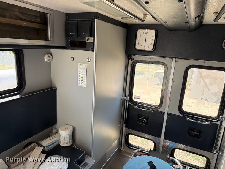 image for item ER1884 1995 Ford E350 ambulance
