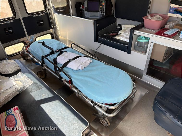 image for item ER1884 1995 Ford E350 ambulance