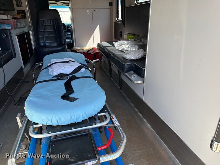 image for item ER1884 1995 Ford E350 ambulance