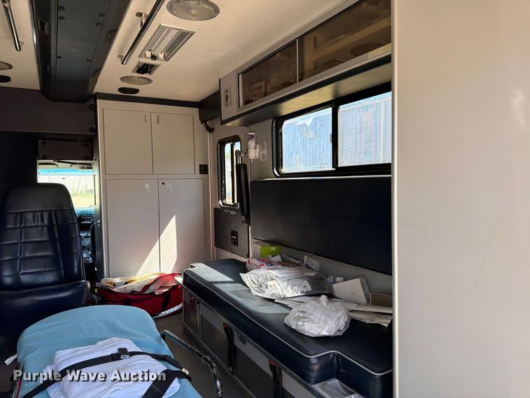 image for item ER1884 1995 Ford E350 ambulance