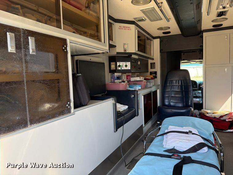 image for item ER1884 1995 Ford E350 ambulance