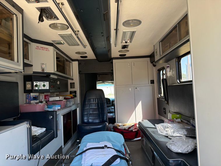 image for item ER1884 1995 Ford E350 ambulance