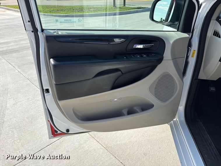 image for item ER3065 2016 Dodge Grand Caravan van