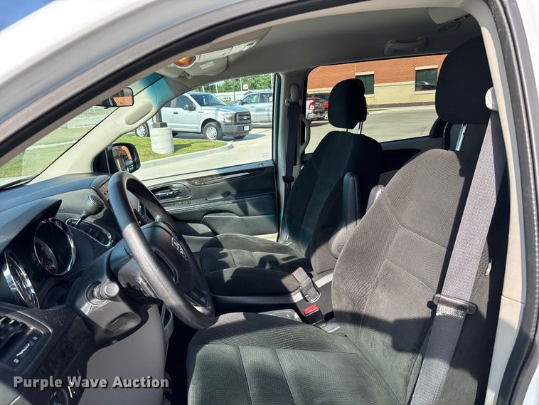 image for item ER3065 2016 Dodge Grand Caravan van