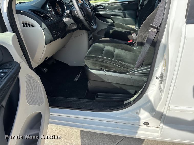 image for item ER3065 2016 Dodge Grand Caravan van