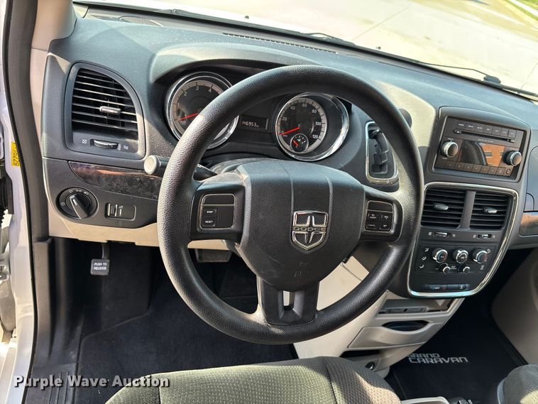 image for item ER3065 2016 Dodge Grand Caravan van