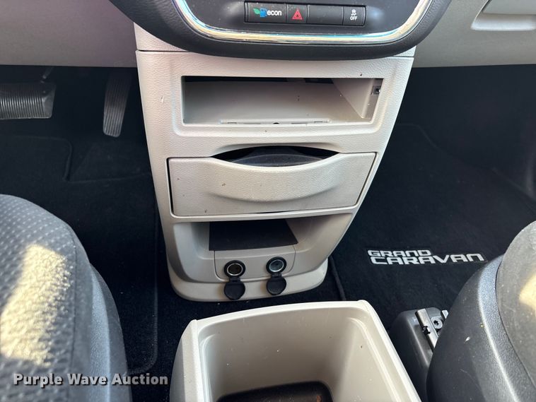 image for item ER3065 2016 Dodge Grand Caravan van