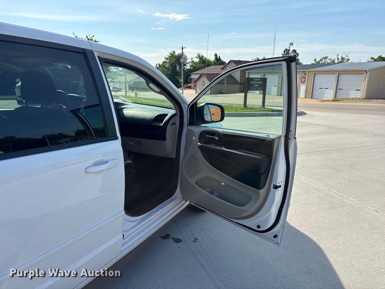 image for item ER3065 2016 Dodge Grand Caravan van