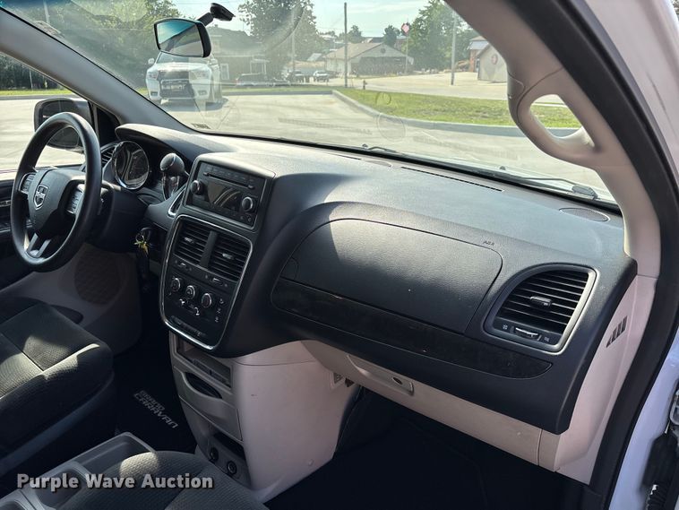 image for item ER3065 2016 Dodge Grand Caravan van