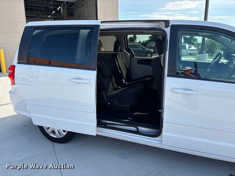 image for item ER3065 2016 Dodge Grand Caravan van