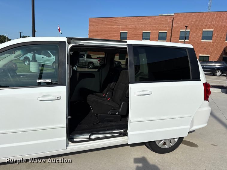 image for item ER3065 2016 Dodge Grand Caravan van
