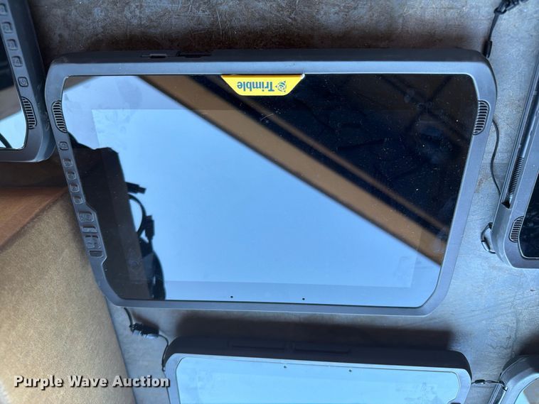 image for item EV2306 (5) Trimble T100s tablet monitors