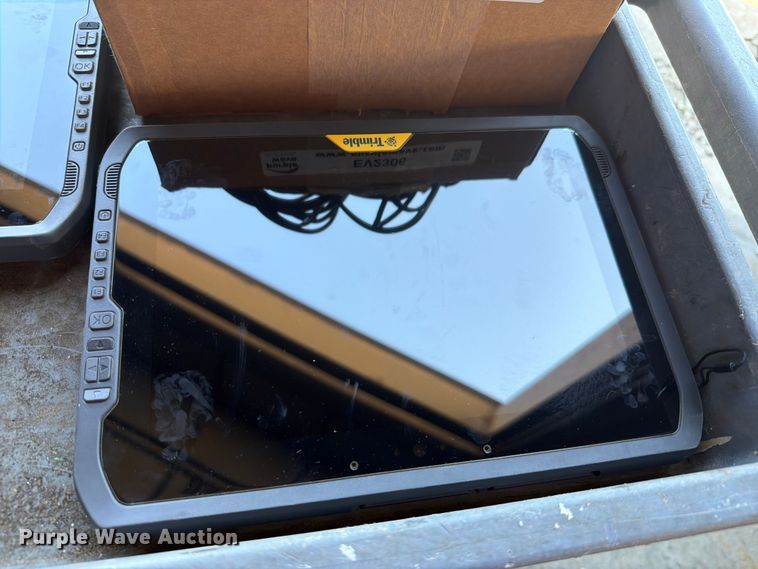 image for item EV2306 (5) Trimble T100s tablet monitors